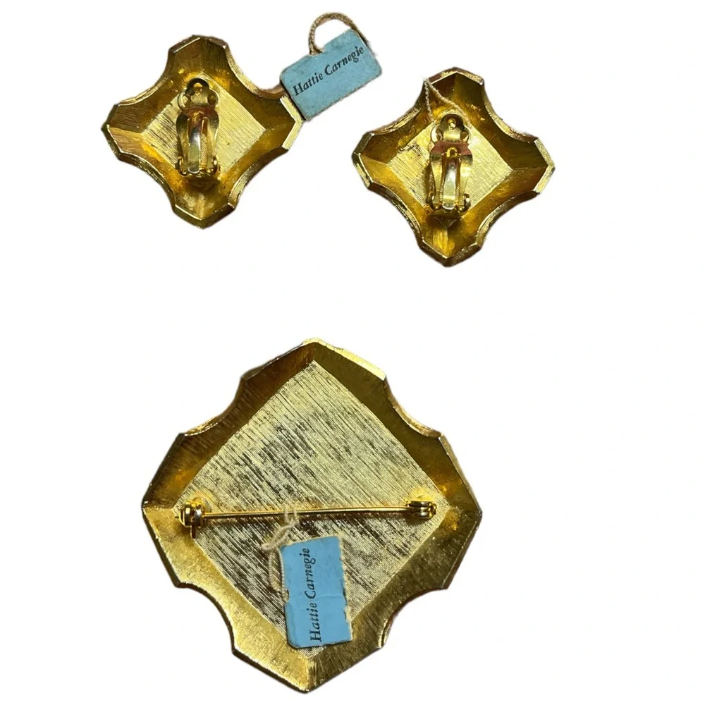 Vintage Hattie Carnegie Clip On Earrings and Brooch Set ~ With Tags! - Picture 2 of 4